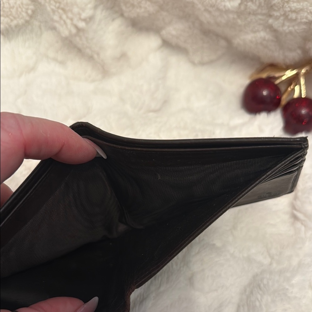 Gucci Brown and Tan Wallet with Iconic GG Monogram - Picture 4 of 4